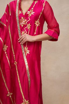 Rani pink kurta with gota embroidered in geometric pattern. - Aza Fashions Designer Sets With Gota Work For Festivals, Elegant Pink Sets With Motifs, Designer Pink Traditional Wear With Zari Work, Designer Pink Traditional Wear For Festive Occasion, Designer Pink Traditional Festive Wear, Designer Festive Pink Sets, Designer Pink Festive Sets, Designer Pink Kurta With Resham Embroidery, Designer Pink Traditional Wear With Traditional Drape