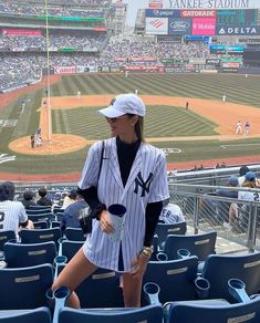 Yankee Outfits Women, New York Yankees Outfit, Summer Wineries Outfit, Yankees Outfit, Vineyard Outfit, Wineries Outfit