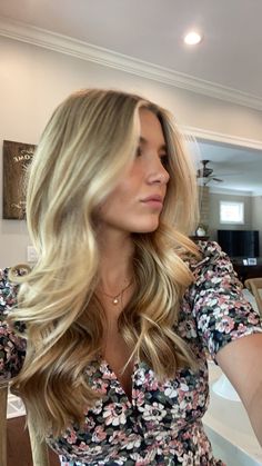 Fall Honey Blonde Hair, Soft Blonde With Money Piece, Dirty Blonde Hair Blonde Highlights Money Piece, Crown Blonde Highlights, Golden Butter Blonde Hair, Brass Blonde Hair, Golden Balayage With Money Piece, Light Blonde Balayage Dark Roots, Natural Blonde Hair With Money Piece