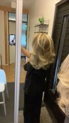 Layers For Medium Short Hair, Blond Layers Medium, Blonde Layers Short, Blonde Short Hair With Layers, Shorter Layered Hair, Short Blonde Hair Layers, Hair Inspo Shoulder Length, Short Blonde Layered Hair, Blonde Highlights Layers