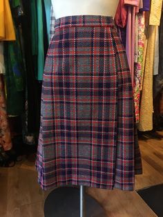 "Vintage red and purple plaid wrap skirt. Excellent condition. The purple is so dark it almost looks navy. Measurements: 27\" waist Free hip 27\" length" Brown Plaid Skirt, Plaid Wrap Skirt, Mode Purple, Violet Vintage, Purple And Brown, Red And Purple, Purple Plaid, Brown Plaid, Plaid Skirt