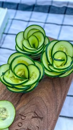 cucumber slices are arranged on a cutting board