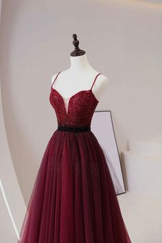 Burgundy Tüll Perlen Langes Abschlussballkleid, A-Line-Spaghetti-Gurt-Abendkleid
Silhouette: a-line
Material: Tulle
Taille: natürlich
Zurückdetails: Schnürung
Länge: Bodenlänge
Futter: Vollgekleidet
Eingebauter BH: Ja Prom Dress Beaded, Tulle Long Prom Dress, Prom Dress Pictures, Corset Dress Prom, Homecoming Dresses Black, فستان سهرة, Color Number, Dress Picture, Mermaid Dress