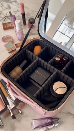 Glowy Face, Makeup Beauty Room, Makeup Drawer Organization, Makeup Drawer, Beauty Finds, Makeup Travel Case, Makeup Travel, Birthday Wishlist, Beauty Room