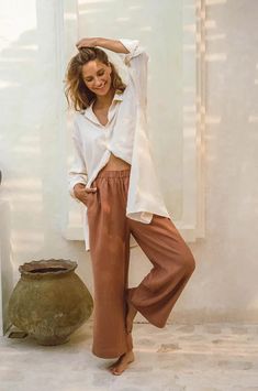 Brown Linen Pants Outfit Summer, Linen Clothes For Women Summer, Eco Outfit, Brown Linen Pants Outfit, Linen Outfits For Women, Linen Shirt And Pants, Beach Casual Outfit, Linen Pants Outfit Summer, Linen Summer Outfits