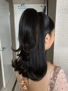 Cute Layer Hairstyles, Long Graduation Hair, Curled Up Ends Hair, Hair Styles To Go Out, Long Brown Hair Styles Hairstyles, Grad Hairstyles Black Hair, Medium Length Hair With Layers Hairstyle, Simple Hairstyles For Thick Medium Hair, Cute Bday Hairstyles