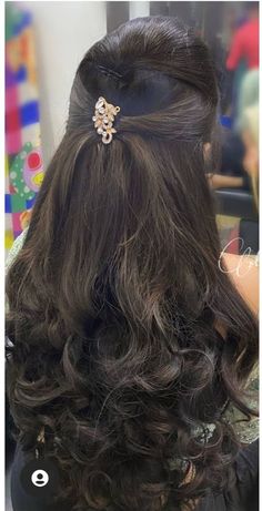 Long Hair Bridal Styles, Simple Hairstyle For Saree, Curls Long Hair, Bridesmaid Bun, Long Hair Bridal, Simple Bridal Hairstyle, Long Bridal Hair, Hair Style On Saree, Hairstyles Design