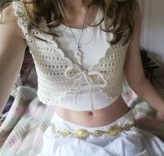 crochet top beige knit wear yarn wool white top white skirt nyami nyami necklace Mini Cardigan Crochet, Chenda Diy, Mini Cardigan, Cardigan Tutorial, Lace Cardigan, Crochet Vest, How To Crochet, Crochet Cardigan, Clothing Ideas