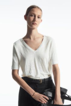 REGULAR V-NECK LINEN T-SHIRT Modern Tops, Linen Tshirts, Denim T Shirt, Women Magazines, Cardigan Shirt, Leather Trousers, Home T Shirts, Short Shirts, Pure Linen