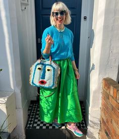 Maximalist Winter Outfits, Colorful Street Style, Cool Street Style, Playful Fashion, Coffee Outfit, Maximalist Style, Festival Gear, Pink Trousers