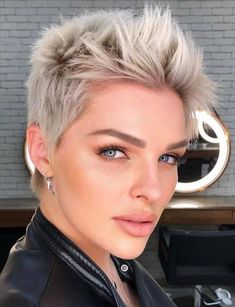 Female Glasses Trends 2021 Glasses Brillen Eyewear Brille Beyonce Hairstyles, Female Haircut, Girls Haircut, Sassy Hairstyles, Trendy We Fryzurach, Easy Short Haircuts, Short Sassy Haircuts, Sassy Haircuts