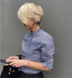 Midi Hair, Hair Cuts For Women, Chic Short Hair, Hair And Makeup Tips, Mom Hairstyles, Cute Hairstyles For Short Hair, Haircuts For Fine Hair, Cut My Hair, Short Hair Styles Pixie