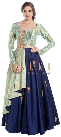 Turquoise and navy blue lehenga choli with brocade work only on Kalki Blue Lehenga Choli, Afrikaanse Mode, Dress Neck Designs, Stylish Party Dresses