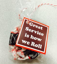 there is a sign that says great service is how we roll on the back of a bag