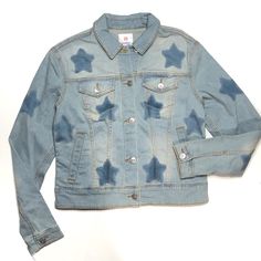 Jean Jacket. Star Print. Silver Metal Buttons. Slash Side Pockets. Lularoe Harvey Style Nwt Casual Star Print Outerwear For Fall, Trendy Long Sleeve Outerwear With Star Print, Long Sleeve Denim Jacket With Star Print, Fall Denim Jacket With Star Print, Casual Winter Denim Jacket With Star Print, Casual Denim Jacket With Star Print For Winter, Fall Denim Jacket With Star Patch And Long Sleeves, Spring Outerwear With Star Patch And Long Sleeves, Trendy Spring Outerwear With Star Patch