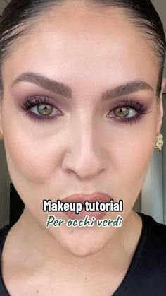 Ornella Salvo on Instagram: "Se hai gli occhi verdi, il borgogna è il tuo colore! 
Seguimi per altri tutorial: @ornellasalvo_makeup 

PRODOTTI:
-Correttore camouflage @essence_cosmetics 
-Ombretto liquido @armanibeauty 
-Palette @glowish_by_hudabeauty 
-Matita ipnotica @sobeacosmetics 
-Mascara panorama @lorealparis 
.
.
.
.
.
#reeloftheday #reelitfeelit #reelitalia #makeupitalia #beautyitalia #makeuptutorial #makeupocchiverdi #makeupborgogna"