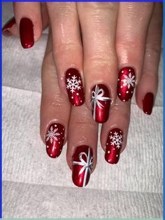 Christmas Present Nails, Xmas Nail Designs, Xmas Nail Art, Cute Halloween Nails, Gel Nail Art Designs