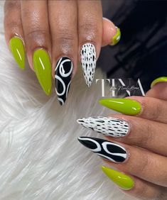 Simple Statement Nails, Dope Nail Designs Fall 2024, Black Pointy Nails, Getting Acrylic Nails, Edgy Nail Designs, Bright Spring Nails, Green Nail Design, Human Creation, Fantastic Nails