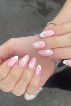 50+ Stunning Starfish Nail Designs for Ocean Lovers - WomenSew Nail Inspo Sea, Nail Art Designs Beach, White Ocean Nails, Starfish Nails Design, Acrylic Beach Nails, Beach Vibes Nails, Starfish Gel Nails, Spring Beach Nails, Cute Nail Ideas For Summer 2024