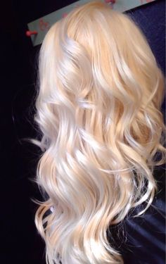 🦢✨Super cute hair inspo for Fall✨🦢 Hair Color Tips, Color Tips, Icy Blonde Hair, Colored Hair Tips, Light Blonde Hair, Platinum Hair, Pretty Hair Color