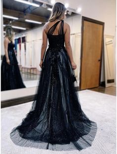 A-Linie Ballkleider Farbblockkleid Formeller Hochzeitsgast Sweep/Pinselzug Ärmellos Ein Schulter Tüll Rückenfrei mit Falten Applikationen Prom Dresses Color, Black Lace Prom Dress, Formal Wedding Guests, One Shoulder Prom Dress, Sukienki Plus Size, Floral Prom Dresses, Color Block Dress, Black Prom Dress, Black Prom