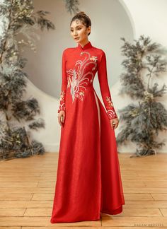 Bridal Ao Dai, Bridal Vibes, Ao Dai Vietnamese, Character Fashion, Dream Dresses, Satin Pants, Brocade Fabric, Fabric Collars, Bridal Dress