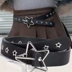 Material de cinturones: PUS Clothes With Stars On Them, Star Y2k Fashion, Goth Chain Belt, Star Based Outfits, Star Inspired Outfits, Star Outfit Aesthetic, Accessories For Outfits, Belt Layering, Star Themed Outfits