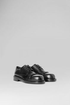 Ann Demeulemeester, Derby Shoes, Lace Closure, Leather And Lace, Black Shoes, Derby, Oxford, Essence, In Italy