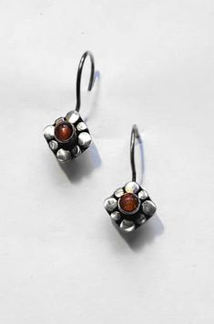 A lovely pair of sterling silver vintage daisy earrings feature a bezel set carnelian stone. Vintage Daisy, Carnelian Stone, Daisy Earrings, Jewelry Earrings Dangle, Etsy Earrings, Dangle Drop Earrings, Daisy, Dangle Earrings, Jewelry Earrings