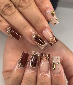 Brown White And Gold Nails, Nails For Morena Skin, Brown Nail Sets Acrylic, Nail Ideas Polygel, Cognac Nails, Brown And White French Tip, Brown And Gold Nails Acrylic, Coffin Nails Brown, Green Brown Nails