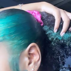 #greenhair #skunkstripe #haircolor #blk Teal Dyed Hair, Purple Natural Hair, Aqua Hair, Butterfly Locs, Cute Hair Colors, Teal Hair, Cute Curly Hairstyles