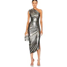 Smythe Women's Size 2 Silver/Pewter Metallic Sleeveless Bodycon Midi Cocktail Party Dress. You’ll Be Sure To Stand Out In This Stunning Midi Dress. Bodycon All The Way, The Shimmering Metallic Fabric Is Flattering And Substantial Enough For You To Feel Nice And Securely Held In Place. This Single-Shoulder Asymmetrical Dress Features Flattering Ruching Down The Side. One-Shoulder Neckline Sleeveless Side Split Made In Canada New With Nordstrom Last Chance Tags Still Attached. Never Worn. Bust Pit Modest Midi Dress, Kimono Style Dress, Tailoring Details, Draped Midi Dresses, One Shoulder Midi Dress, Womens Cocktail Dresses, Cocktail Evening Dresses, Metallic Fabric, Cocktail Party Dress