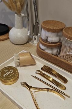 Nail Salon Aesthetic Vintage, Nail Salon Esthetic, Luxury Manicure Salon, Aesthetic Nail Salon Interior, At Home Salon Room, Nail Art Salon Interior Design, Neutral Nail Salon, Nail Home Studio, Nail Salon Design Interior