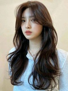 Korean Hair 2023, Long Layers Korean Haircut, Layer Haircut Korean, Wolfcut Long Hair Curtain Bangs, Korean Haircuts For Long Hair, Korean Haircut Curtain Bangs, Curtain Bangs Korean Hair, Korean Woman Haircut, Curtain Haircut Women