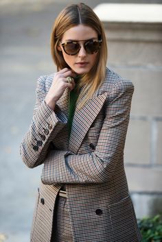 How To Wear Blazers, Olivia Palermo Lookbook, Casually Chic, Olivia Palermo Style, Wearing Sunglasses, Looks Street Style, Olivia Palermo, 가을 패션