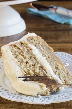 A slice of fresh banana cake with cinnamon cream cheese frosting. Fresh Banana Cake, My Country Table, Cake With Cinnamon, Cinnamon Cream Cheese, Berry Recipes, Scrumptious Food, Banana Cake Recipe, Country Table, Arrested Development