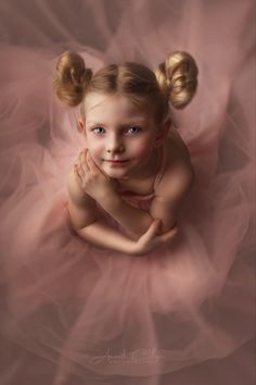 Kids Portrait Studio, Personality Portraits, Heirloom Portraits, Art Portrait Photography, Family Studio Photography, Dance Picture Poses, Fine Art Portrait Photography, Art Children