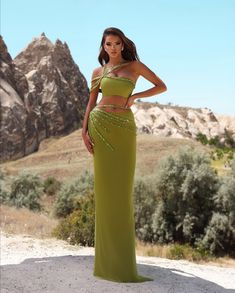 Crystal Dresses, Artist Wedding, Makeup Stylist, Modeling Photoshoot, Creative Fashion Photography, Crystal Dress, Fancy Gowns, Glamour Dress, Prom Dress Inspiration