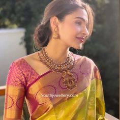 Tamil Weddings, Jewellery South Indian, Latest Indian Jewellery, 22 Carat Gold Jewellery, Indian Bridal Sarees, Indian Sari Dress, Traditional Blouse Designs, Cotton Saree Designs, Latest Bridal Dresses