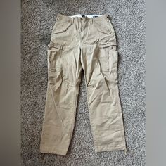 Green Gap Cargo Pants In A Size 31 In Mens. These Fit Anyone Who Wears A Medium In Women’s, With A Nice Baggy Fit. Brand New Never Worn. Cargo Pants Color, Gap Pants, Pants Color, Baggy Fits, Cargo Pants, Mens Pants, Gap, Wide Leg, Man Shop