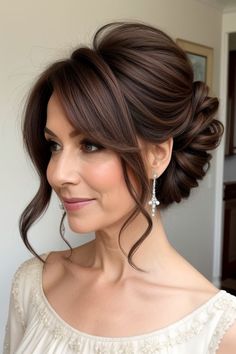 27+ Shoulder Hairstyles for Women Over 40 5 One Shoulder Dress Hairstyles Short Hair, Hairstyles For Off Shoulder Dress, Hair Styles For One Shoulder Dresses, Shoulder Hairstyles, Hairstyles For Short Hair Wedding, Hair Contouring, Mother Of The Bride Hair