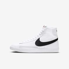 Nike Blazers, Nike Shoes Air Force, Back To School Shoes, Nike Shoes Girls, Nike Shoes Jordans, Nike Blazer Mid, Cute Nike Shoes, Shoe Nike