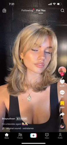 Haircuts 2023 Women Medium, Trendy Haircuts For Medium Hair Layers, Sharp Layers Long Hair, Collarbone Length Hair With Money Piece, Pined Back Hair Hairstyles, 90s Lob Wavy, Change Up Blonde Hair, Effortless Mid Length Hair, Short Hairstyle Wispy Bangs