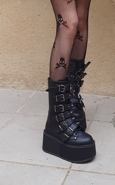 Gothic Shoes Aesthetic, Alt Shoes, Metal Lords, Grunge Shoes, Grunge Boots, Egirl Style