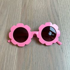 Brand New Perfect For Toddler Sized Faces! Frame: Pink Measures About 5” Wide Great Baby Shower Gift! Cute Pink Sunglasses For Spring, Clear Lens Sunglasses, Flower Sunglasses, Baby Sunglasses, Gap Brand, Frame Pink, Cream White Color, Versace Kids, Old Navy Kids