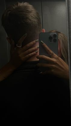 No Face Couple Photos, No Face Couple, Couples Hidden Face Pics, Spiegel Selfie