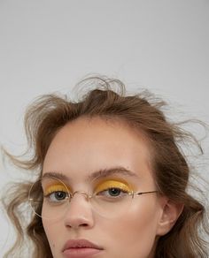 ριитяєѕт:@oliviaturney Glasses Eye Makeup, Editorial Make-up, Bandeau Tops, Smoky Eyes, Kendall Jenner Outfits, Barbara Palvin, Editorial Makeup