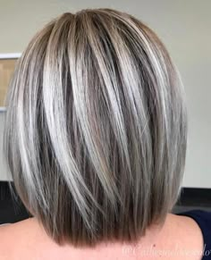 Rounded Bob with Chunky Highlights Kort Bob, Medium Hairstyles