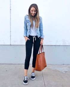 25+ Denim Jacket Outfit Ideas | Merrick's Art Jogger Outfit Casual, Black Joggers Outfit, Joggers Outfit, Elegante Casual, Mode Casual, Athleisure Outfits, Black Joggers, 가을 패션