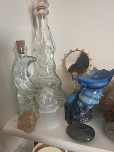 there are many glass items on the shelf